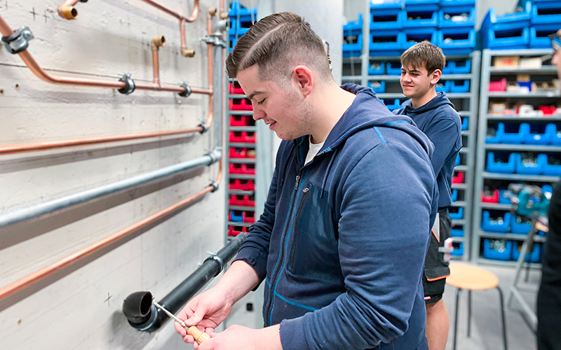 In the training centre of the Alois Müller Group in Ungerhausen, the trainees learn practical skills