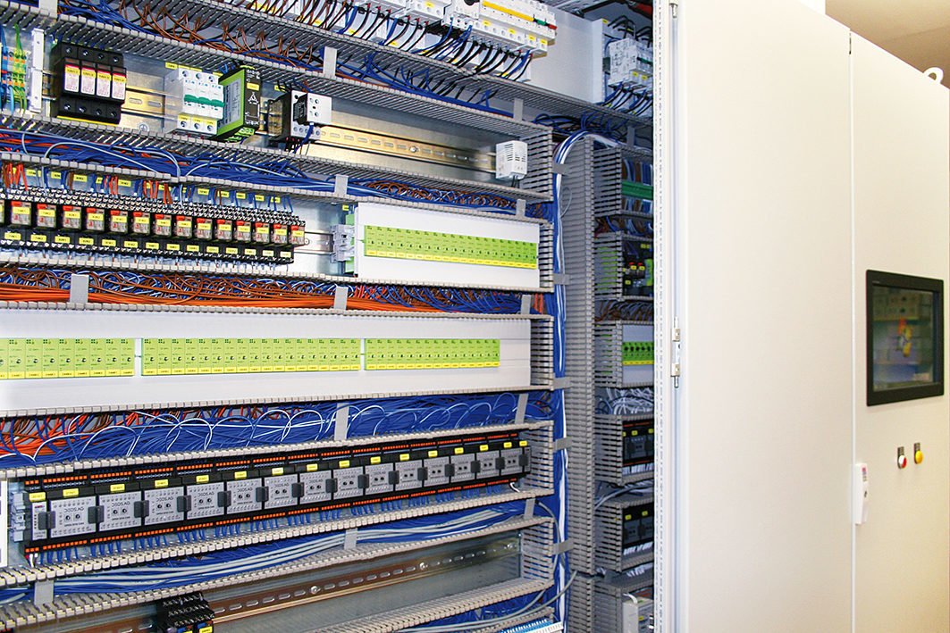 Measurement, control and automation technology. A look inside the switch box.