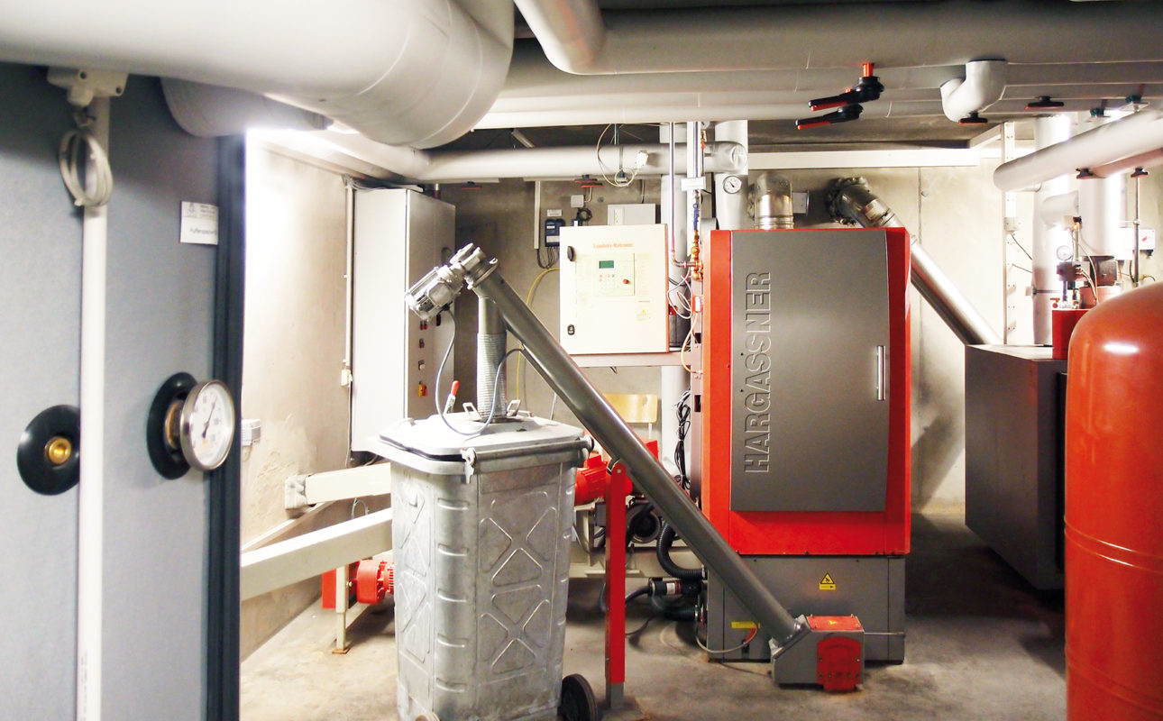 Biomass-fired boiler from Hargassner for a multi-family home